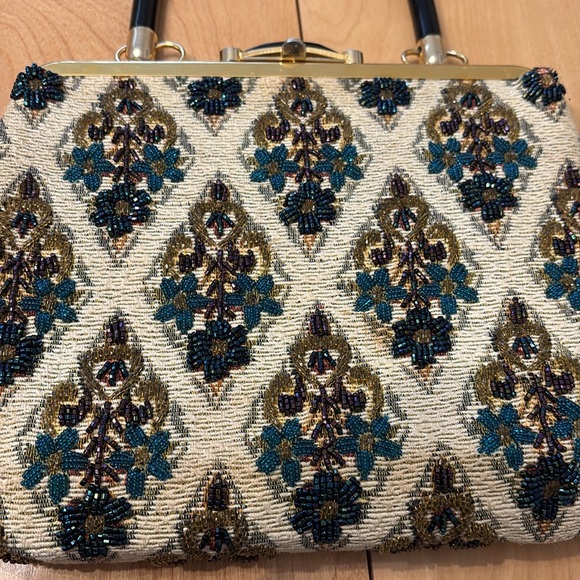 Vintage Beaded Tapestry Top-Handle Handbag with Clasp Closure. - Picture 7 of 12